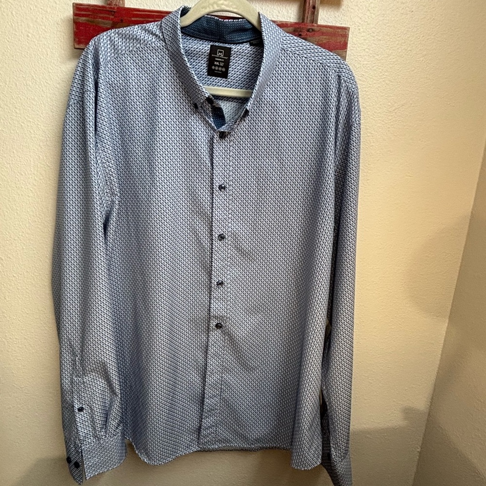 Stylish Men's Blue Patterned Button Down Shirt - image 1